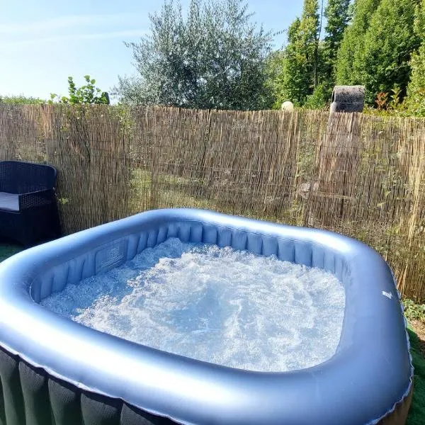 jacuzzi e giardino privato - 10 minuti lago maggiore - con parcheggio - vicino malpensa MXP，位于索马伦巴多的酒店