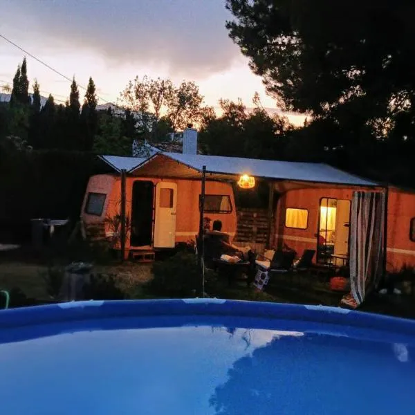 Caravana- Glamping Casa tortuga，位于拉努西亚的酒店