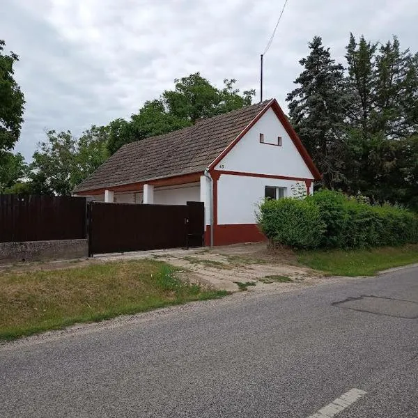 Klasszikus Dégi Pihenő，位于Dég的酒店