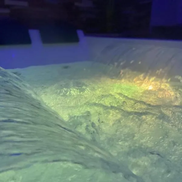 Nuit Magique en Love Room avec Jacuzzi Privé，位于维耶尔宗的酒店