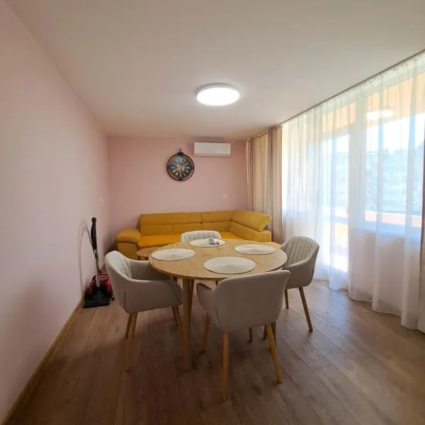 апартамент Кокиче，位于Razgrad的酒店