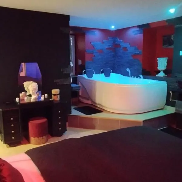 Loveroom Chambre obscure，位于圣阿玛尼的酒店