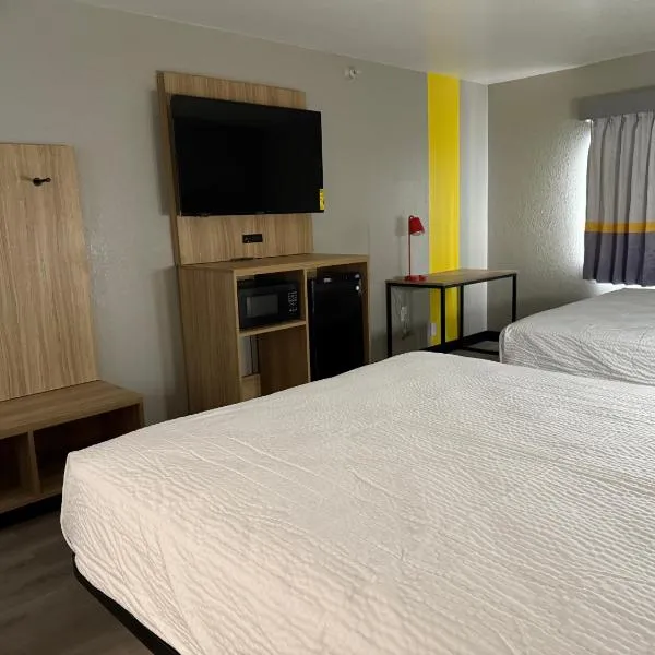 Super 8 by Wyndham Richfield Cleveland，位于Richfield的酒店