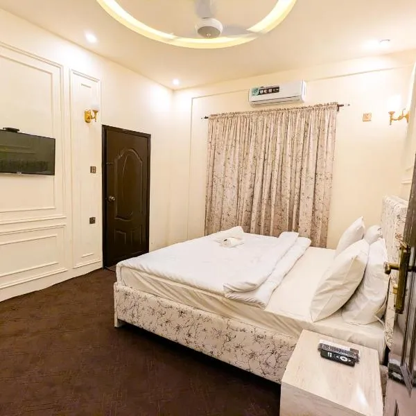 White Rose BnB Family - Near Millennium Mall - Airport - National Stadium，位于卡拉奇的酒店