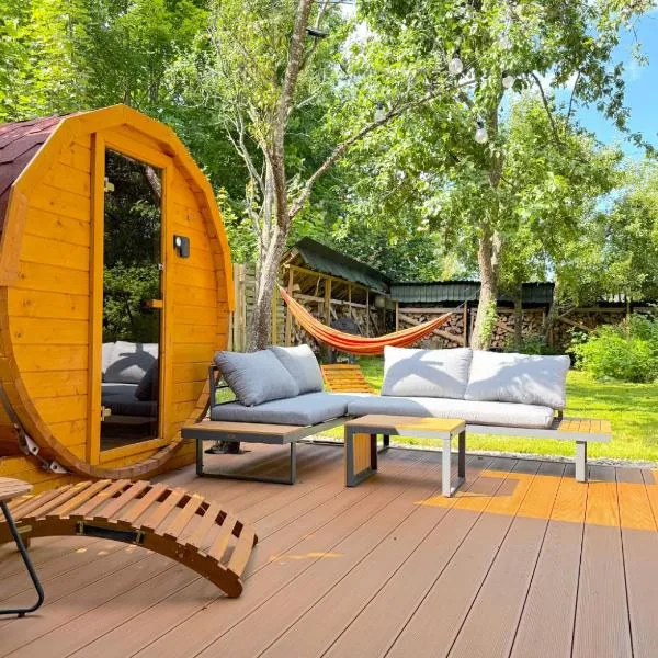 NaWypasie Apartment with Sauna Beautiful Garden SUP Board and Just 30 Minutes from Gdańsk and Gdynia，位于Szemud的酒店