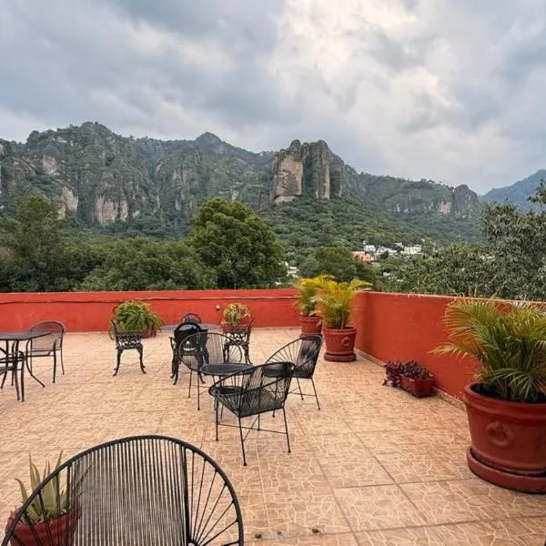 La Pirámide del Tepozteco，位于迪坡斯特兰的酒店