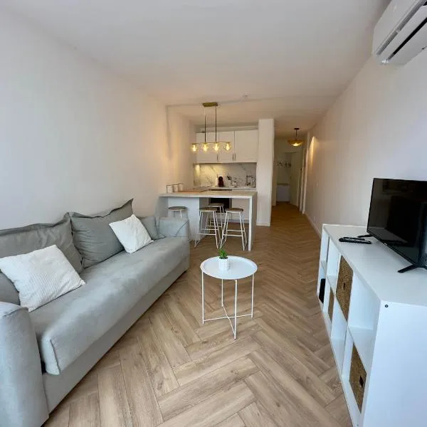 La Casa Carnon - Sur le Port - Moderne & Lumineux，位于莫吉奥的酒店