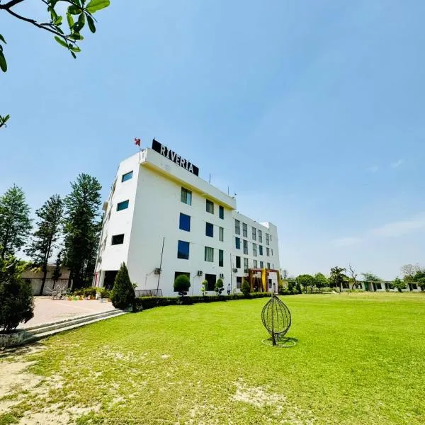 PLAY RIVERIA VALLEY RESORT Greater Noida，位于大诺伊达的酒店
