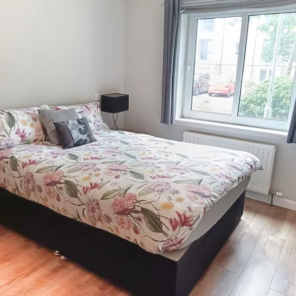 Spacious Ground floor, 2 bed by Lains Lettings m，位于阿伯丁的酒店