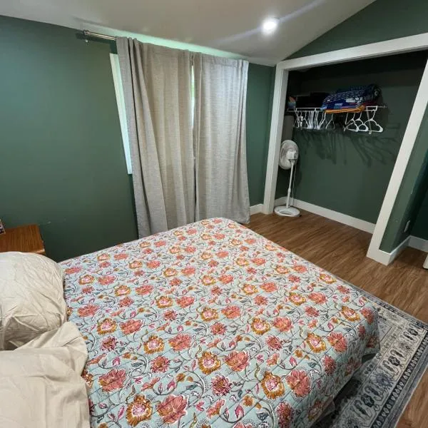 Quiet home near the coast，位于Hauula的酒店