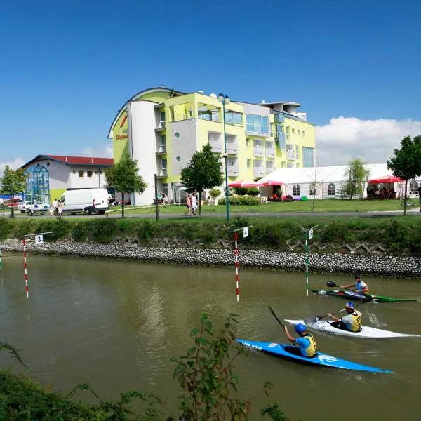 迪沃卡沃达酒店及公园，位于Jánošíková的酒店