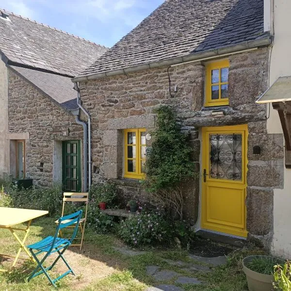 La Maison de Poupée Gîte cosy Monts d'Arrée Bretagne，位于Berrien的酒店