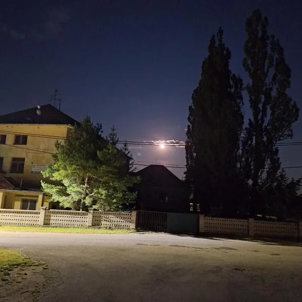 Rekreačko Hrubá Strana,位于Bzince pod Javorinou的酒店