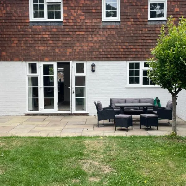 Vicarage Gardens, Wingham，位于温厄姆的酒店