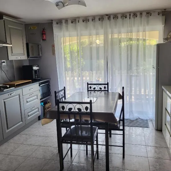 Location gîte dans le var，位于勒托罗纳的酒店