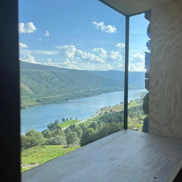 Architect designed sleeping box in barn，位于Nos的酒店