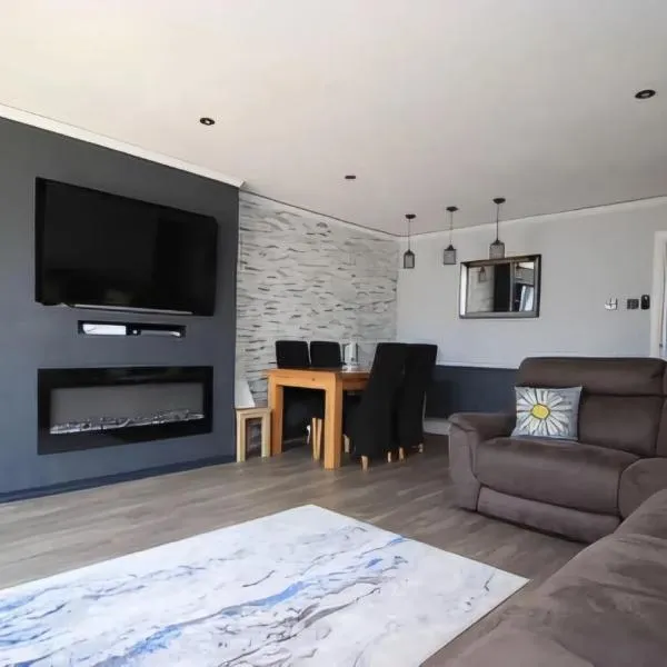 An entire two bed sea side bungalow with lazy spa，位于Cliftonville的酒店