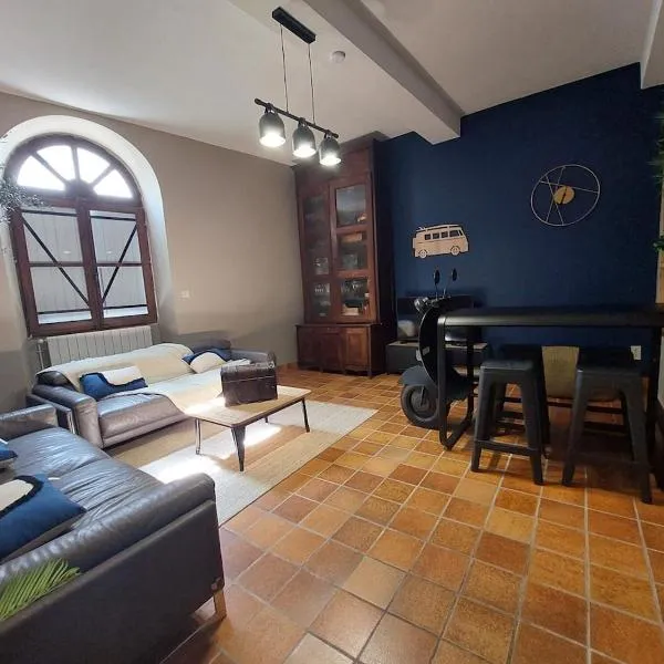 Cozy renovated cottage in town，位于莫南的酒店