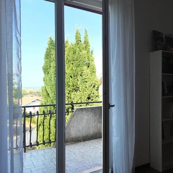 Da Jack Apartment with garden and parking, Penne Ideal for families and pets，位于Penne的酒店