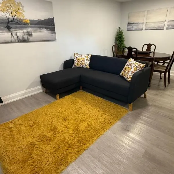 Brand new 2 bedroom basement apartment，位于阿贾克斯的酒店