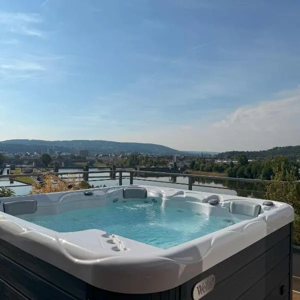 Penthouse Wohnung mit schönem Moselblick in Metternich，位于科布伦茨的酒店