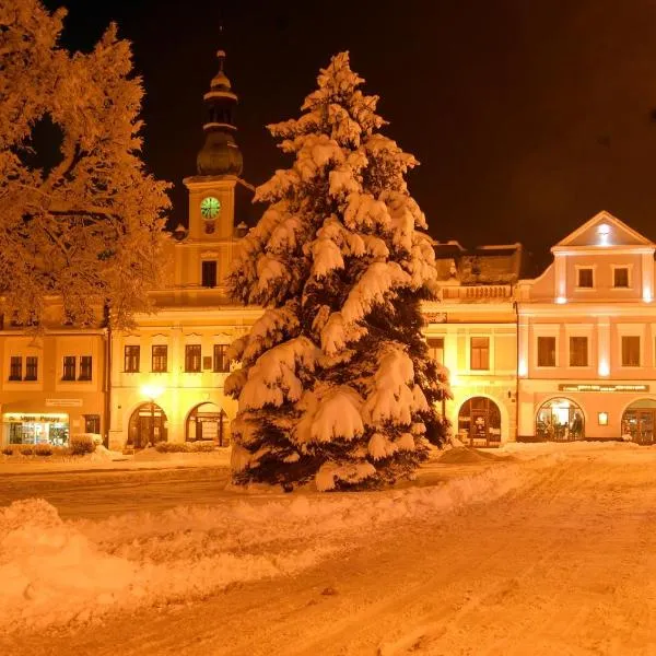 乌兹沃努旅馆，位于科内日诺河畔里赫诺夫的酒店