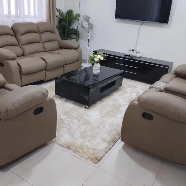 Sofitel 3 bedrooms own compound milimani，位于基苏木的酒店