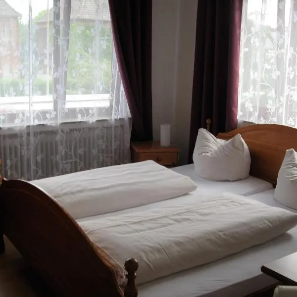 Hotel-Restaurant Cafe Caro，位于卡罗利嫩西尔的酒店