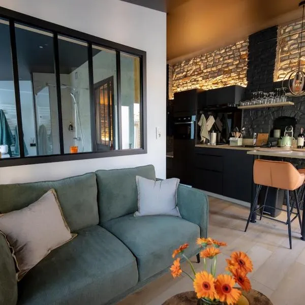 Charme, nature & balneo pour une pause à deux，位于Sebourg的酒店