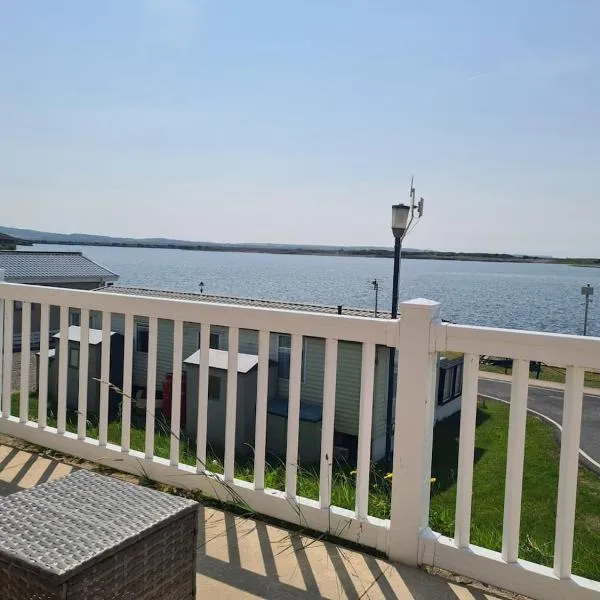 The Seaflower - With Lake Views，位于米勒姆的酒店