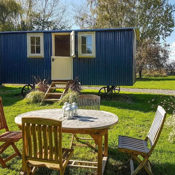 Molly The Shepherds Hut，位于Bampton的酒店