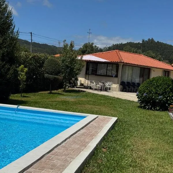 Oliveira's Little House，位于卡米尼亚的酒店