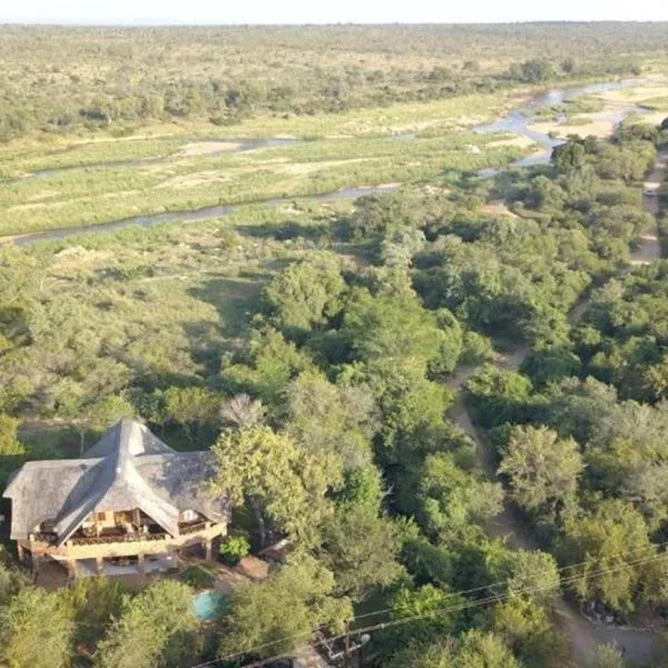 Kruger Riverside Lodge - No Load-shedding，位于玛洛斯帕克的酒店