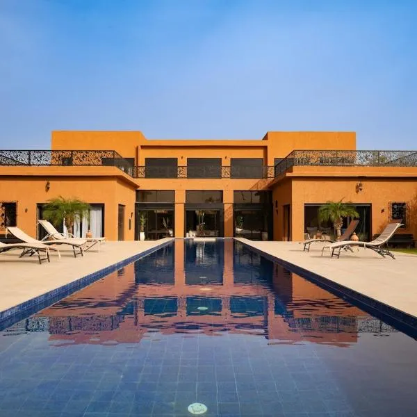 Villa Lilas - Piscine, Jardin & Cinéma，位于马拉喀什的酒店
