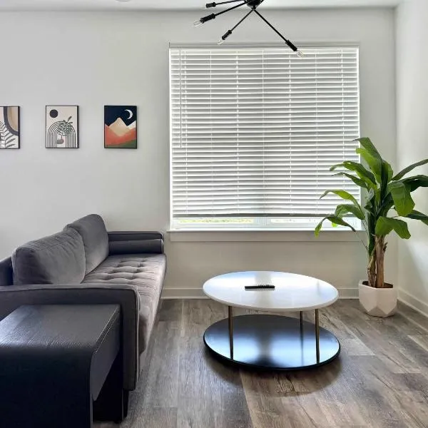 2B2B Condo in ATL Penthouse level 542Blvd402，位于亚特兰大的酒店