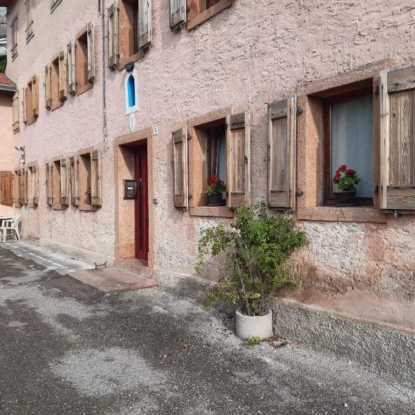 Al Viandante Casa Rosa，位于Sitran的酒店