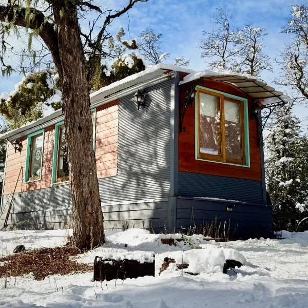 Casa Calvé tiny house en el bosque Vista a la montaña temporada Chapelco，位于圣马丁德洛斯的酒店