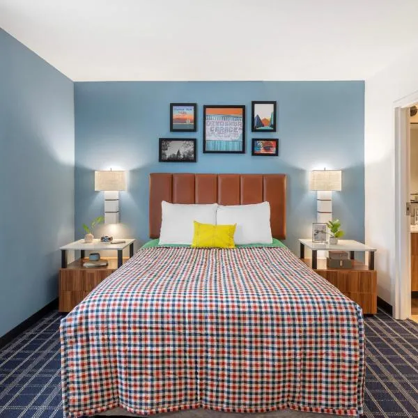 Uptown Suites Extended Stay Tampa FL - Riverview，位于里弗维尤的酒店