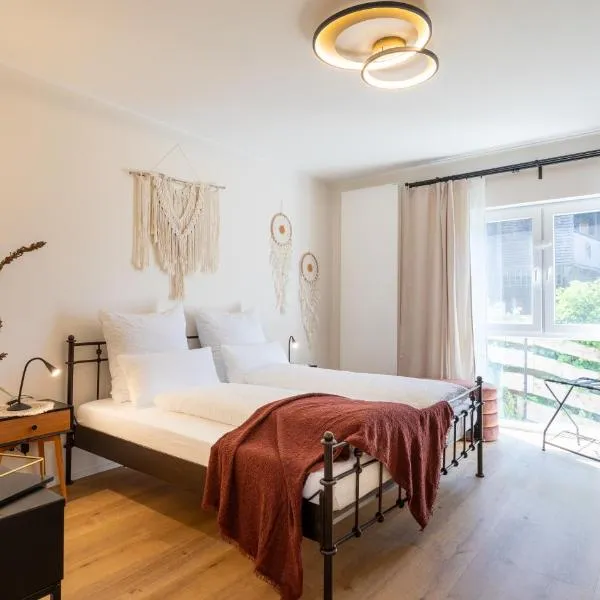 Overlook Lodge - 5 Sterne Ferienhaus am Edersee im Kellerwald，位于Vöhl的酒店