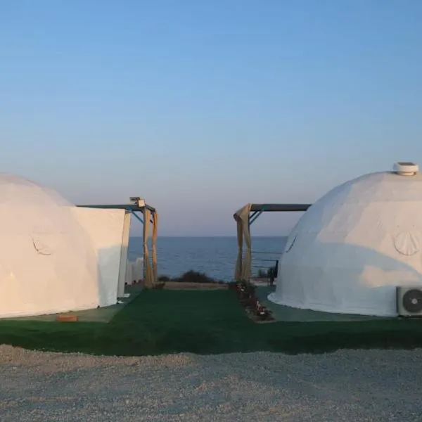 Domes at the Beach，位于Maroni的酒店