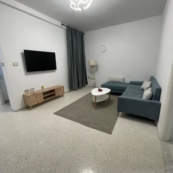 Appartement s2 avec garage，位于Radès的酒店