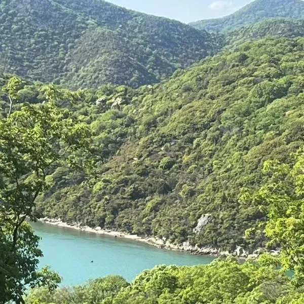 Smith's island Hut，位于Hinase的酒店