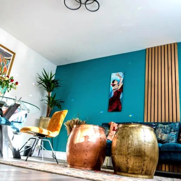 Luxury Art Gallery Apartment 1 Near River & Free Parking，位于贝德福德的酒店