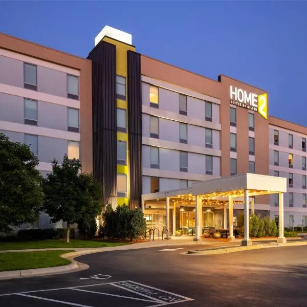 Home2 Suites by Hilton Roseville Minneapolis，位于罗斯维尔的酒店