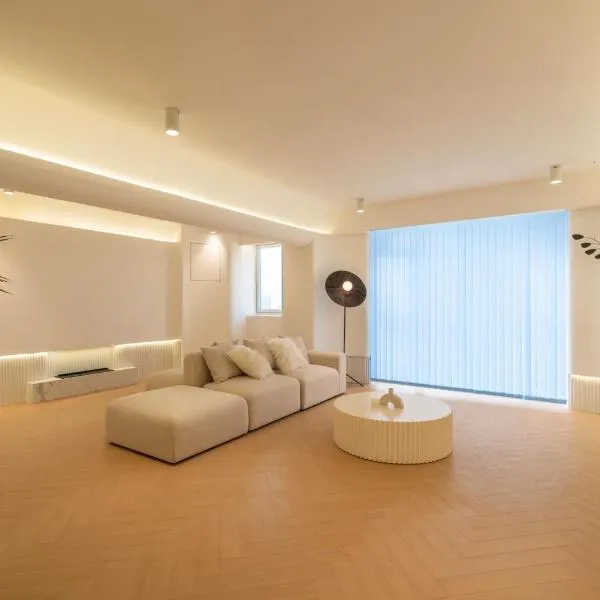 Pure home-Luxurious Grand Penthouse in Shanghai Core,Large area,close to Yu Garden The Bund People Square Commanding Panoramic Night of the Pearl Tower,Enjoying the stunning views of the Bund，位于上海的酒店