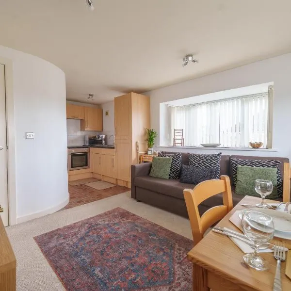 2-bedroom apartment in Headington with free parking, walking distance to Oxford Hospitals & Brookes Uni，位于牛津的酒店