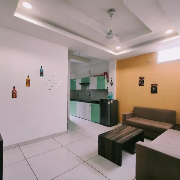 Fully Private 1BHK Couple Friendly at Serene Green Entire rental unit in Indore, India，位于印多尔的酒店