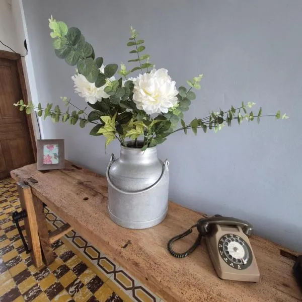 Maison traditionnelle Tarn 10 couchages, campagne cascade 30 min Sidobre 45min Albi，位于Lacaze的酒店