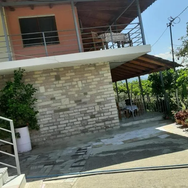 Garufalia，位于Peshkëpia e Poshtme的酒店