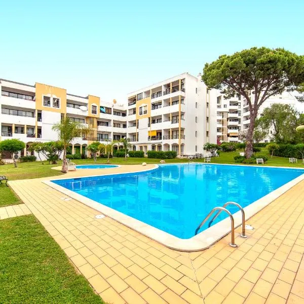 A02 - Casa Topazio in Quarteira，位于奎特里拉的酒店